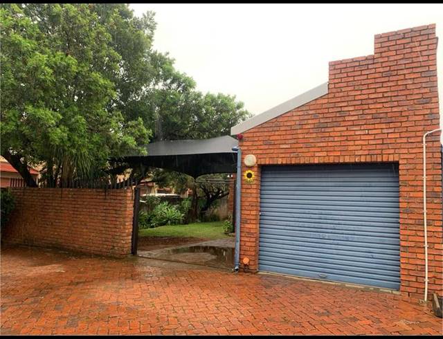 2 BEDROOM TOWNHOUSE FOR SALE IN DORANDIA